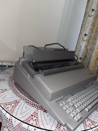 Máquina de escribir electrónica (aprox de los 80)