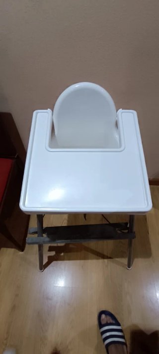 Trona Ikea con bandeja