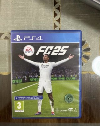 PS4 + 4 giochi PS4