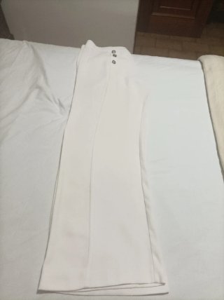 Pantalón blanco con botones