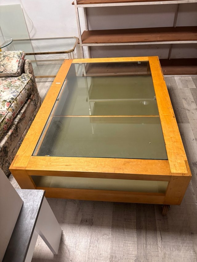 Mesa de centro de madera y cristal
