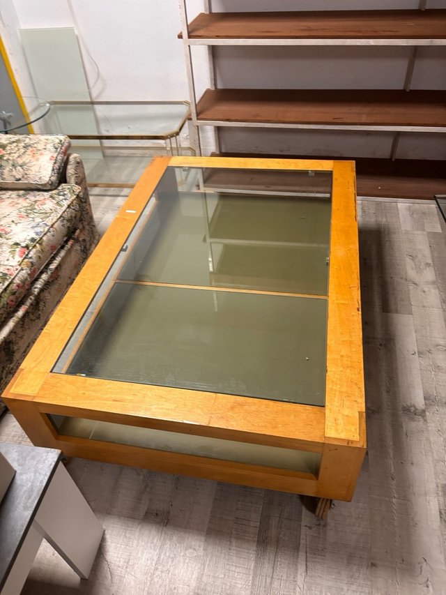 Mesa de centro de madera y cristal