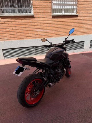 Yamaha MT07 Negra y Roja
