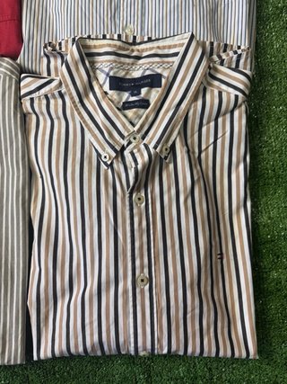 Lote 4 Camisas marca Giorgio armani Tommy Hilfiger