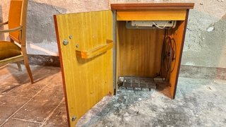 Máquina de coser SIGMA antigua con mueble