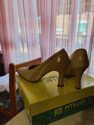 Zapatos Pitillos Talla 37 Beige y Marrón
