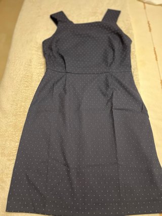 Abito azzurro a pois per l'ufficio