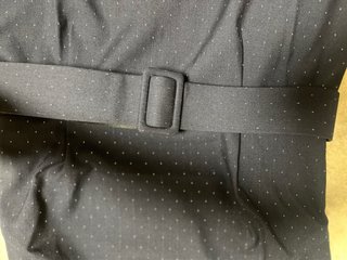 Abito azzurro a pois per l'ufficio