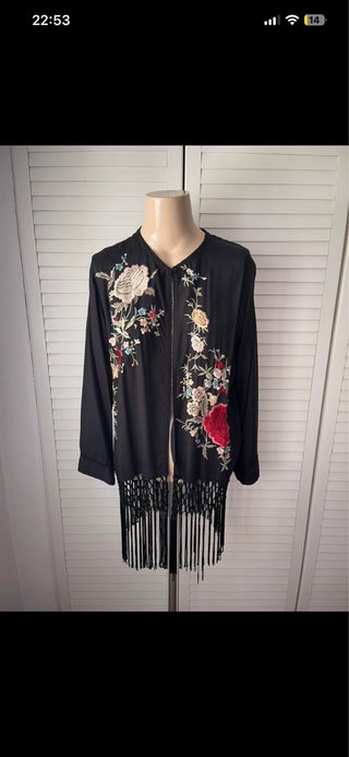 Kimono floral negro y rojo
