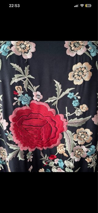 Kimono floral negro y rojo
