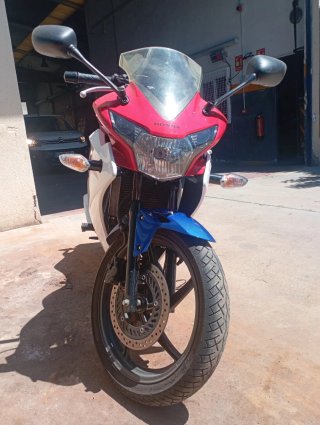 Honda CBR Sportbike Azul, Rojo y Blanco