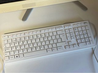 Ordenador Lenovo C560 All-in-One 23” blanco