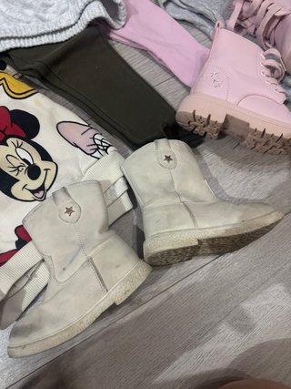Conjunto di abbigliamento per bambine con personaggi Disney, Hello Kitty e Barbie