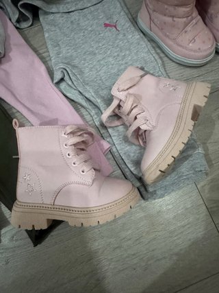 Conjunto di abbigliamento per bambine con personaggi Disney, Hello Kitty e Barbie