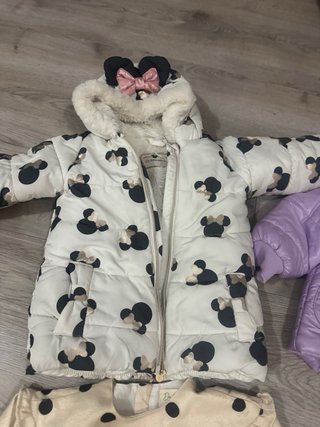 Conjunto di abbigliamento per bambine con personaggi Disney, Hello Kitty e Barbie