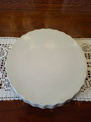Tortiera in porcellana con bordo smerlato