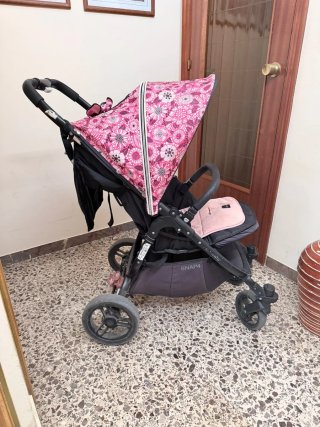 Cochecito de bebé rosa