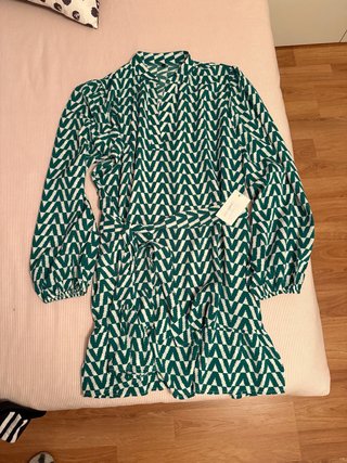 Vestido verde y blanco estampado