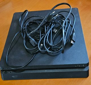 PS4 1TB Negra + 2 Mandos + Juegos