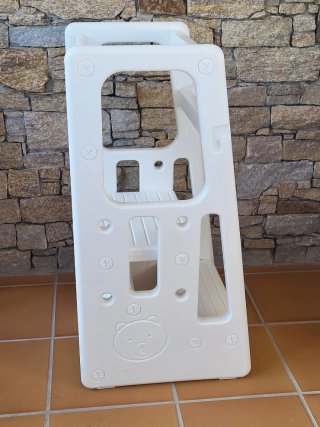 Torre de aprendizaje infantil blanca