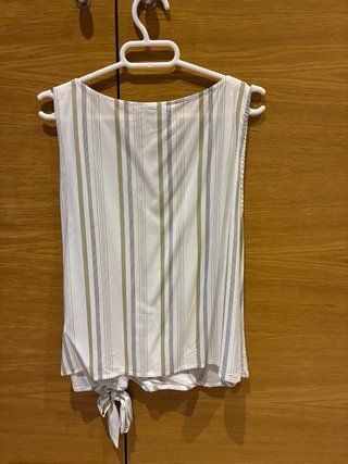 Blusa sin manga Stradivarius rayas. A estrenar