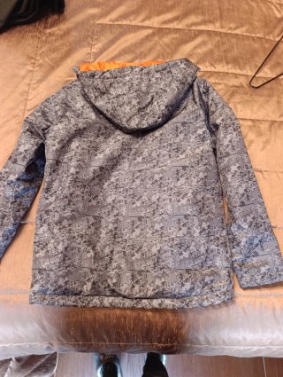 Chaqueta de nieve con capucha marca Boriquen
