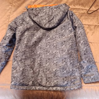 Chaqueta de nieve con capucha marca Boriquen