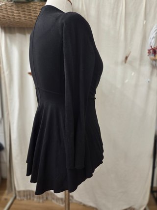 Cardigan negro estilo peplum