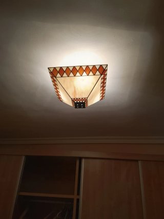 Lámpara de techo de cristal y madera