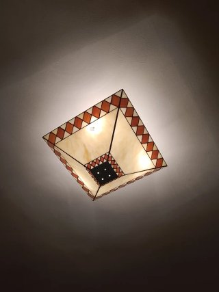 Lámpara de techo de cristal y madera