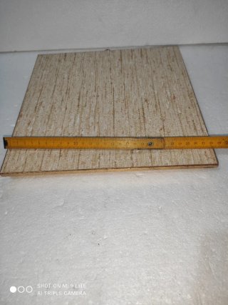 Cornice vintage con fiori gialli