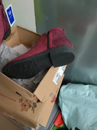 Botines rojos con pedrería