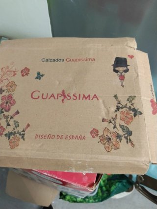 Botines rojos con pedrería