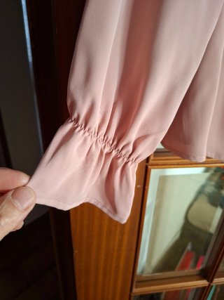 Camisa rosa con volantes