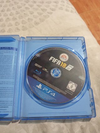 2 Videojuegos PS4: Trollhunters y FIFA 18