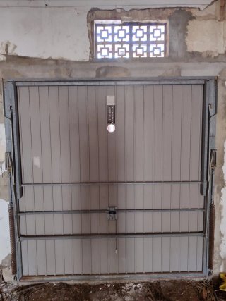 Puerta de garaje metálica