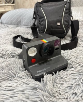 Cámara Polaroid Now gris multicolor