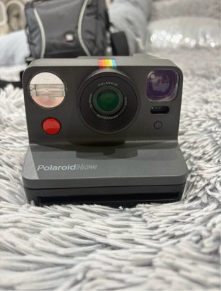 Cámara Polaroid Now gris multicolor