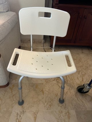 Silla de ducha blanca y gris