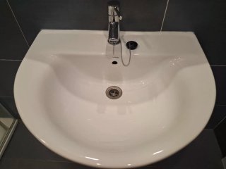 Lavabo de porcelana blanco suspendido
