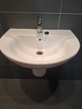 Lavabo de porcelana blanco suspendido