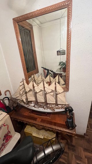 Estantería de madera para salón