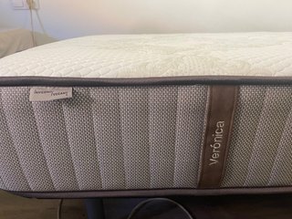 Cama individual con base de madera