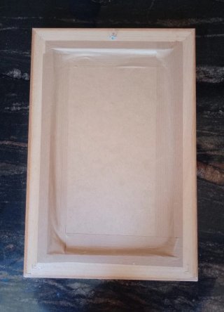 Cuadro de flores de calas blancas en madera y yute
