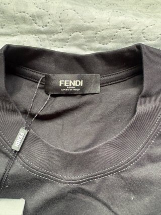Camiseta Fendi Negra con Bolsillo