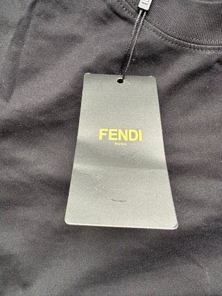 Camiseta Fendi Negra con Bolsillo