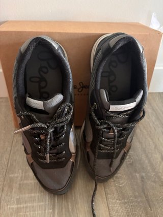 Zapatillas Pepe Jeans negras y plateadas