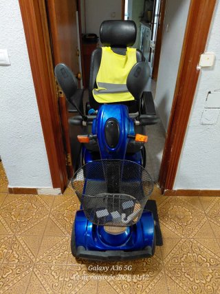 Silla de ruedas tipo scooter