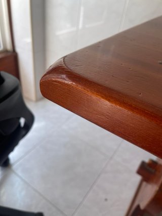 Mesa de comedor de madera rústica