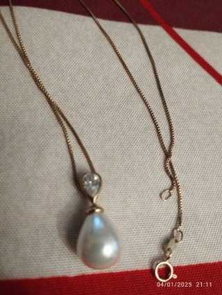 Collar con colgante perla y circonita
